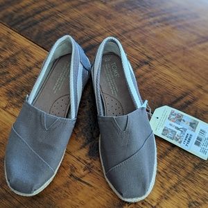 NWT!  Canvas TOMS